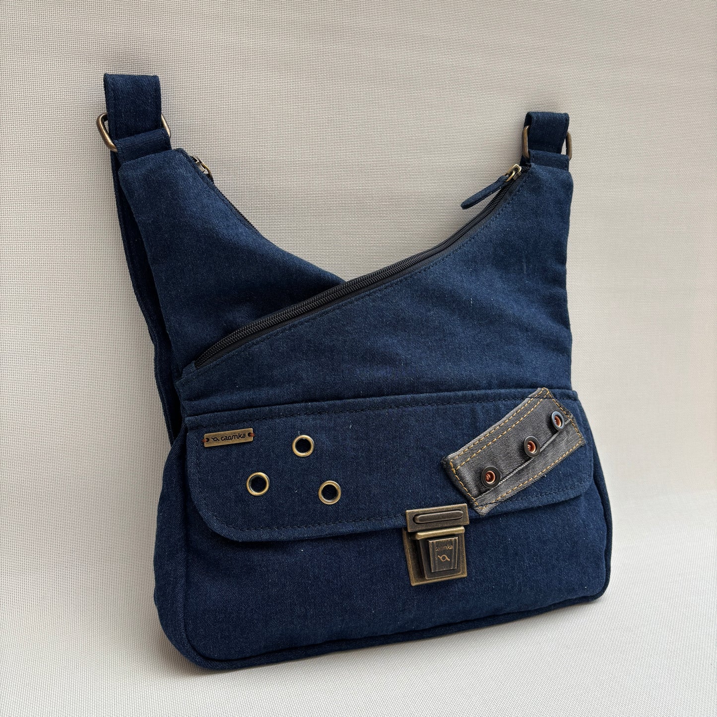Bolso Bandolera Súper Caomka "Denim Rebel Soul" · Pieza Única Núm. 18799