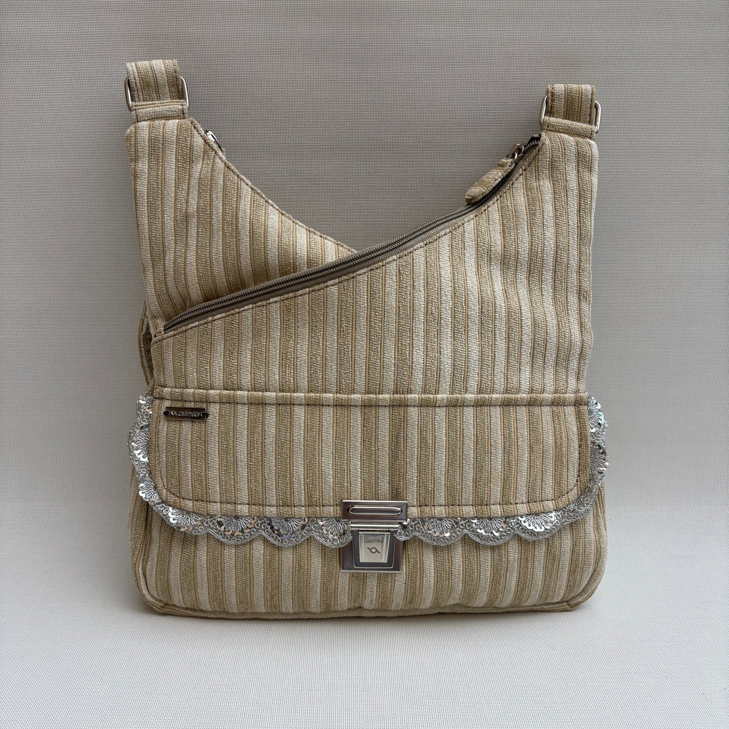 Bolso Bandolera Súper Caomka "Silver Lace Sand" · Pieza Única Núm. 18797