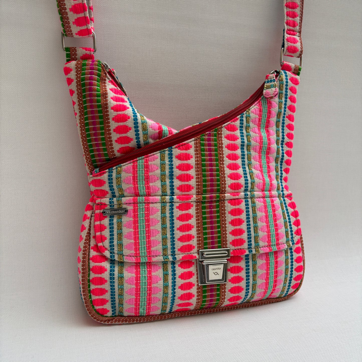 Bolso Bandolera Súper Caomka "Pink Nomad Fiesta" · Pieza Única Núm. 18796