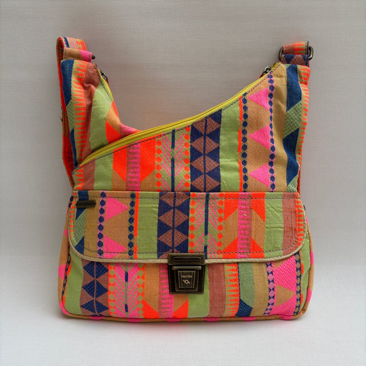 Bolso Bandolera Súper Caomka "Neon Tribal Jungle" · Pieza Única Núm. 18793