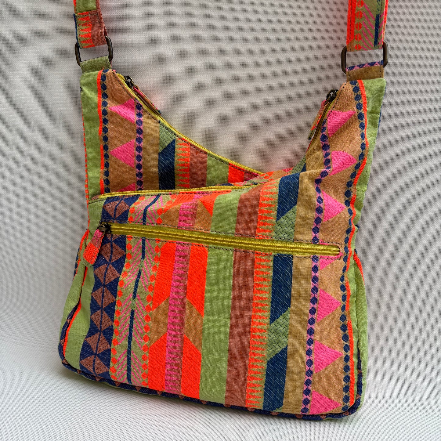 Bolso Bandolera Súper Caomka "Neon Tribal Jungle" · Pieza Única Núm. 18793