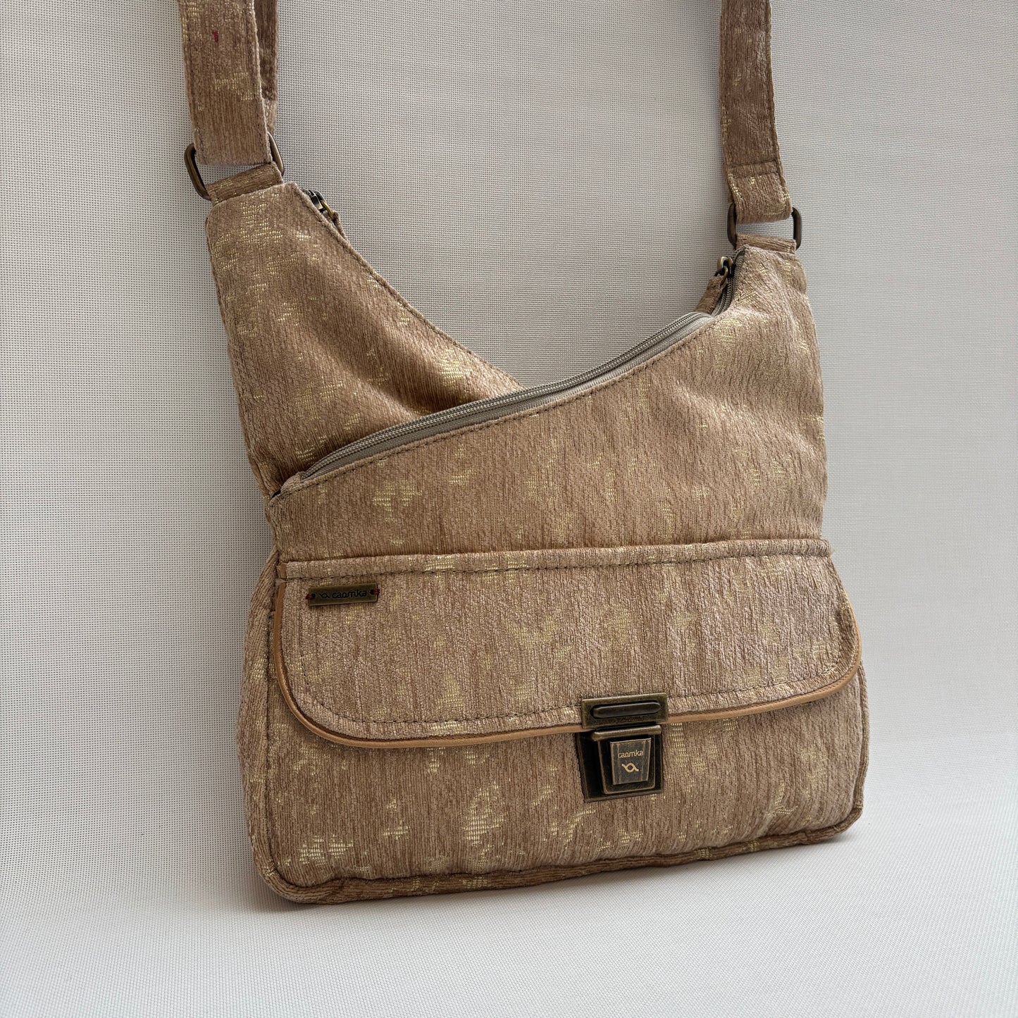 Bolso Bandolera Súper Caomka "Golden Sand Glow" · Pieza Única Núm. 18791