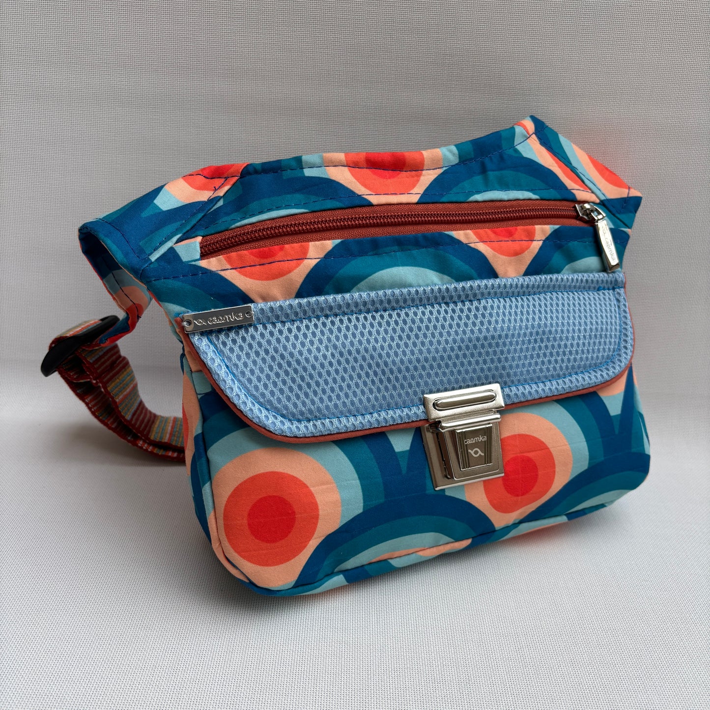 Riñonera "Special Retro Waves" + Bolsillo trasero · Pieza Única Núm. 18136