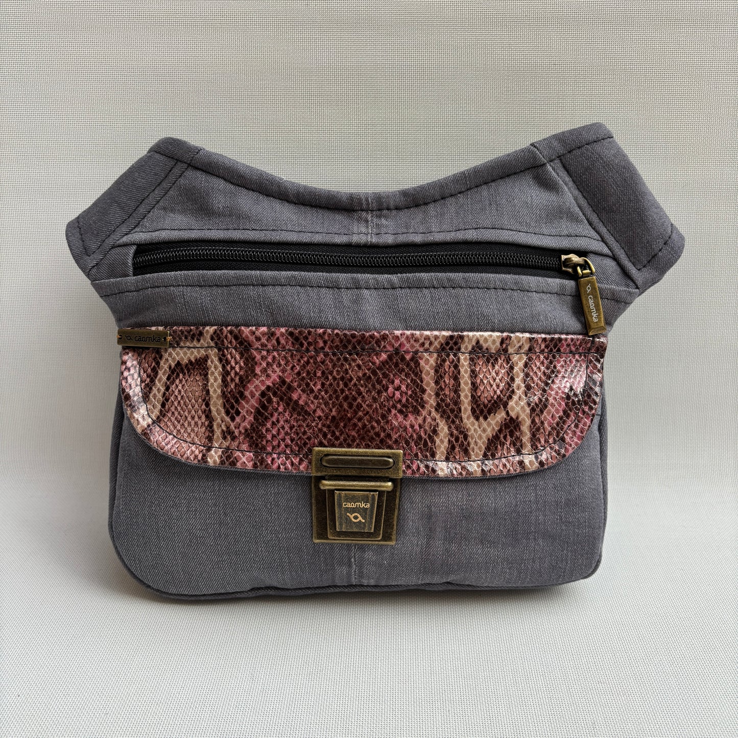 Riñonera “Special ♻️ Jeans Recycled ♻️ ” · Pieza Única Núm. 18218