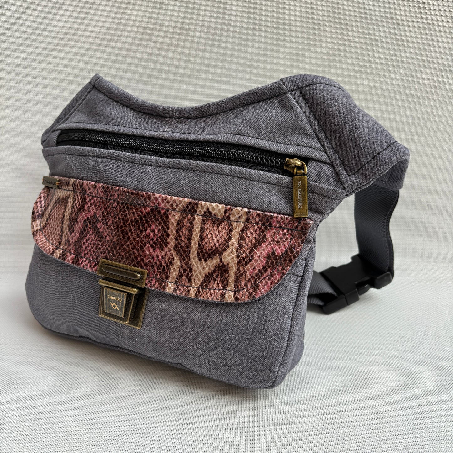 Riñonera “Special ♻️ Jeans Recycled ♻️ ” · Pieza Única Núm. 18218