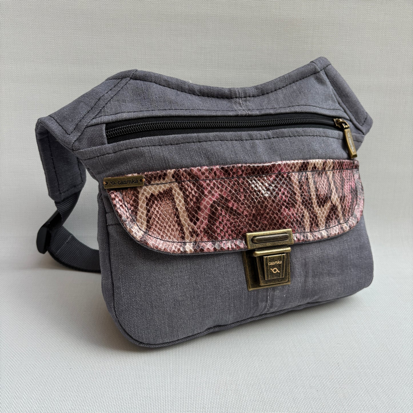 Riñonera “Special ♻️ Jeans Recycled ♻️ ” · Pieza Única Núm. 18218