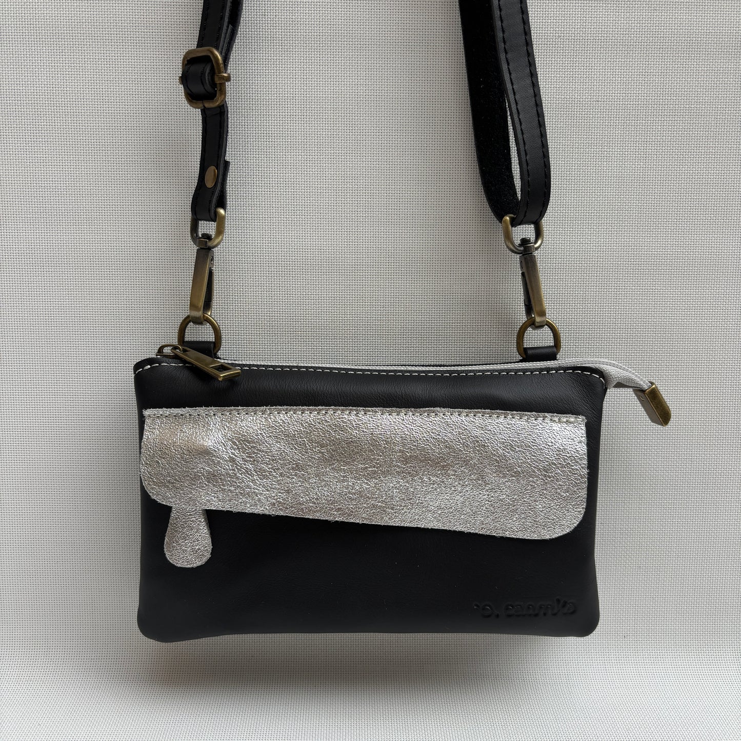 Riñonera multifunción ELEGANT NANO "Black & Silver" · Piel · Pieza Exclusiva Núm. 18146