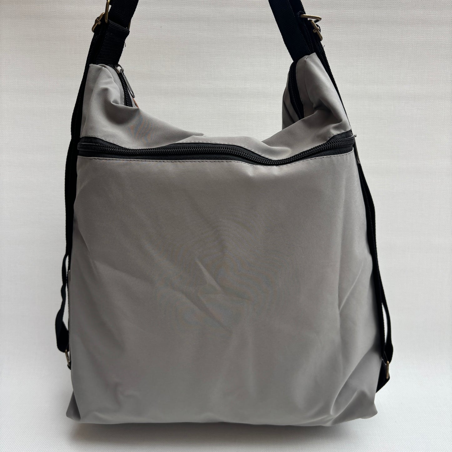 Mochila - Bolso - Tote Bag - Impermeable · Mutifunción · "Nepal" Color Gris · Súper ligera · Pieza 17404