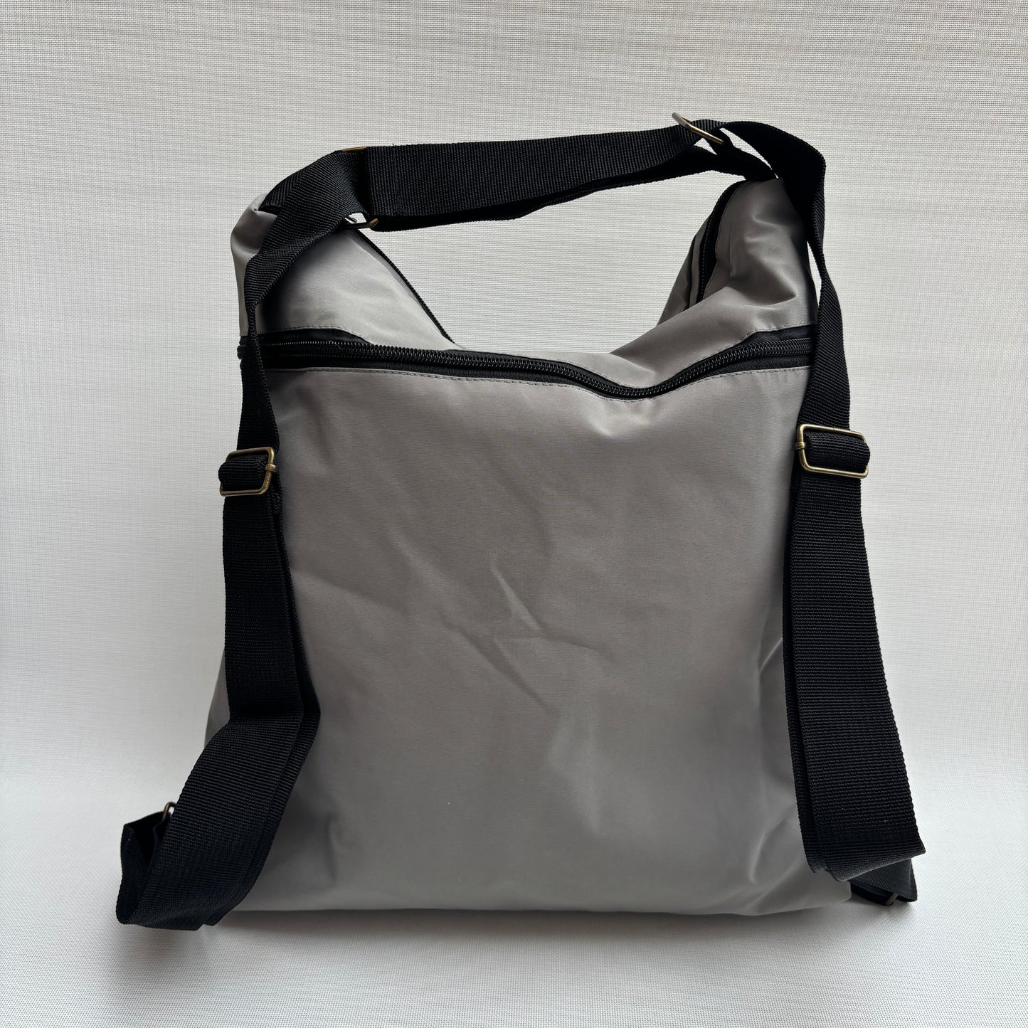 Mochila - Bolso - Tote Bag - Impermeable · Mutifunción · "Nepal" Color Gris · Súper ligera · Pieza 17404