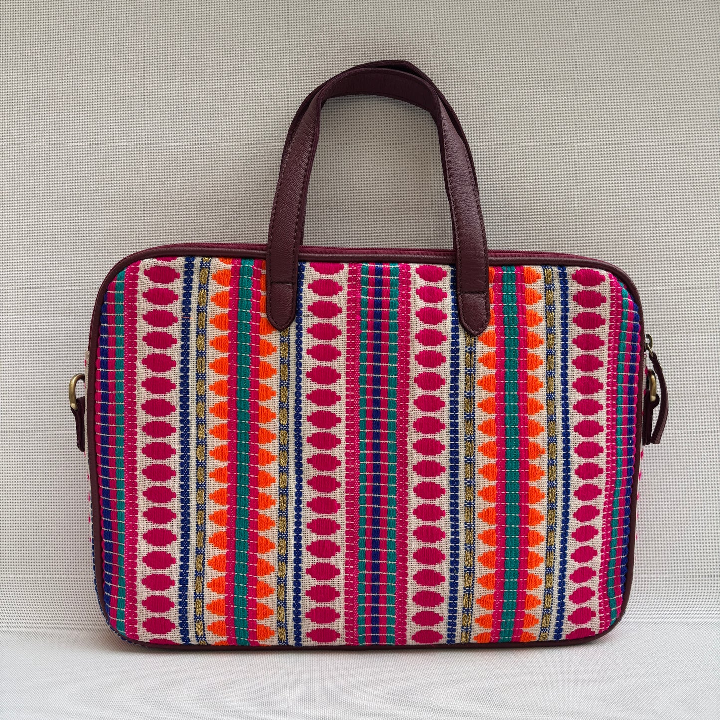Bolso Porta Portátil “Tribe Berry Pop" · Pieza Única Núm. 18920