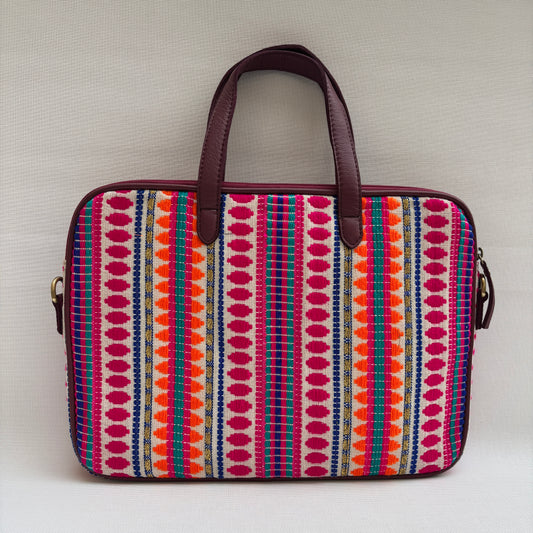 Bolso Porta Portátil “Tribe Berry Pop" · Pieza Única Núm. 18920