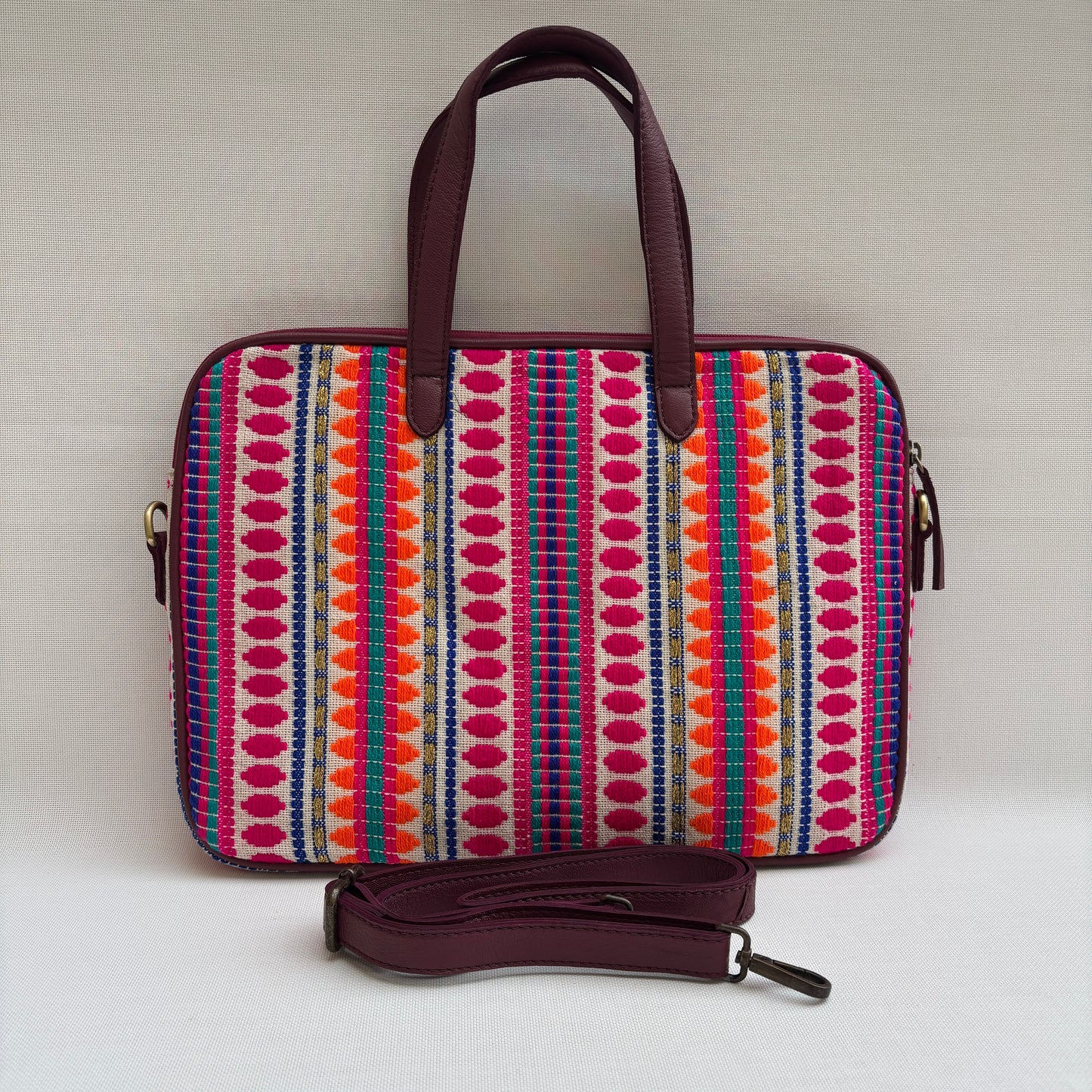 Bolso Porta Portátil “Tribe Berry Pop" · Pieza Única Núm. 18920