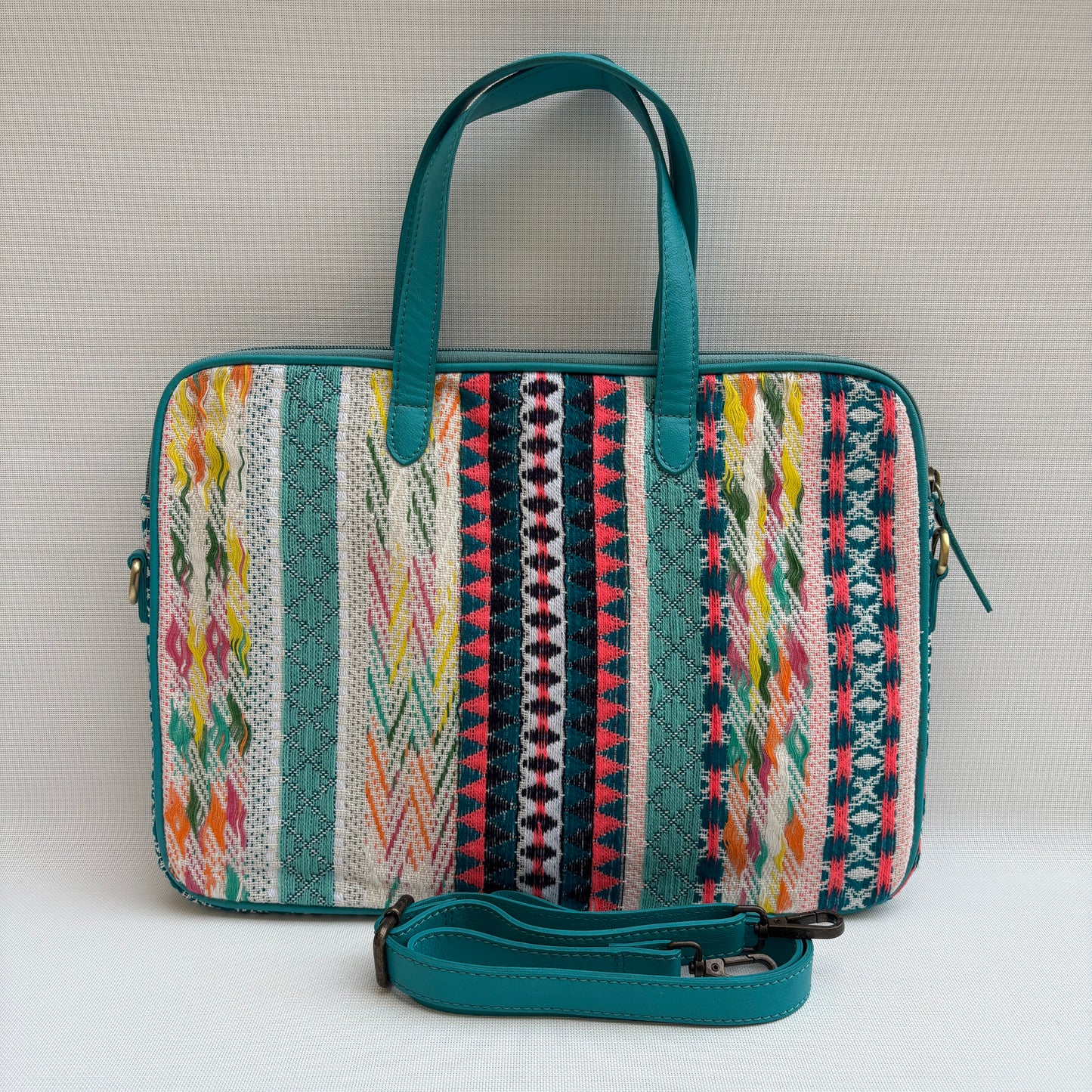 Bolso Porta Portátil “Tribe Aqua Joy" · Pieza Única Núm. 18918