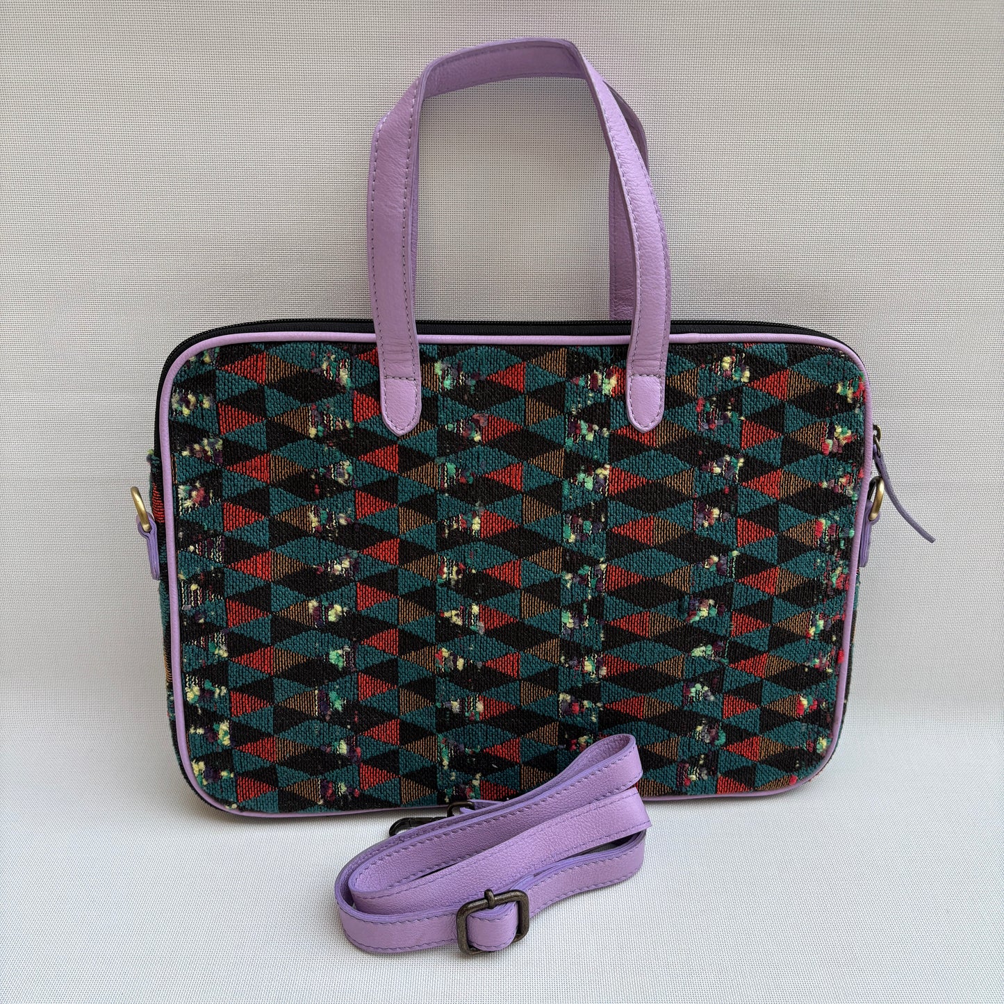 Bolso Porta Portátil “Geometric Violet Mood” · Pieza Única Núm. 18915