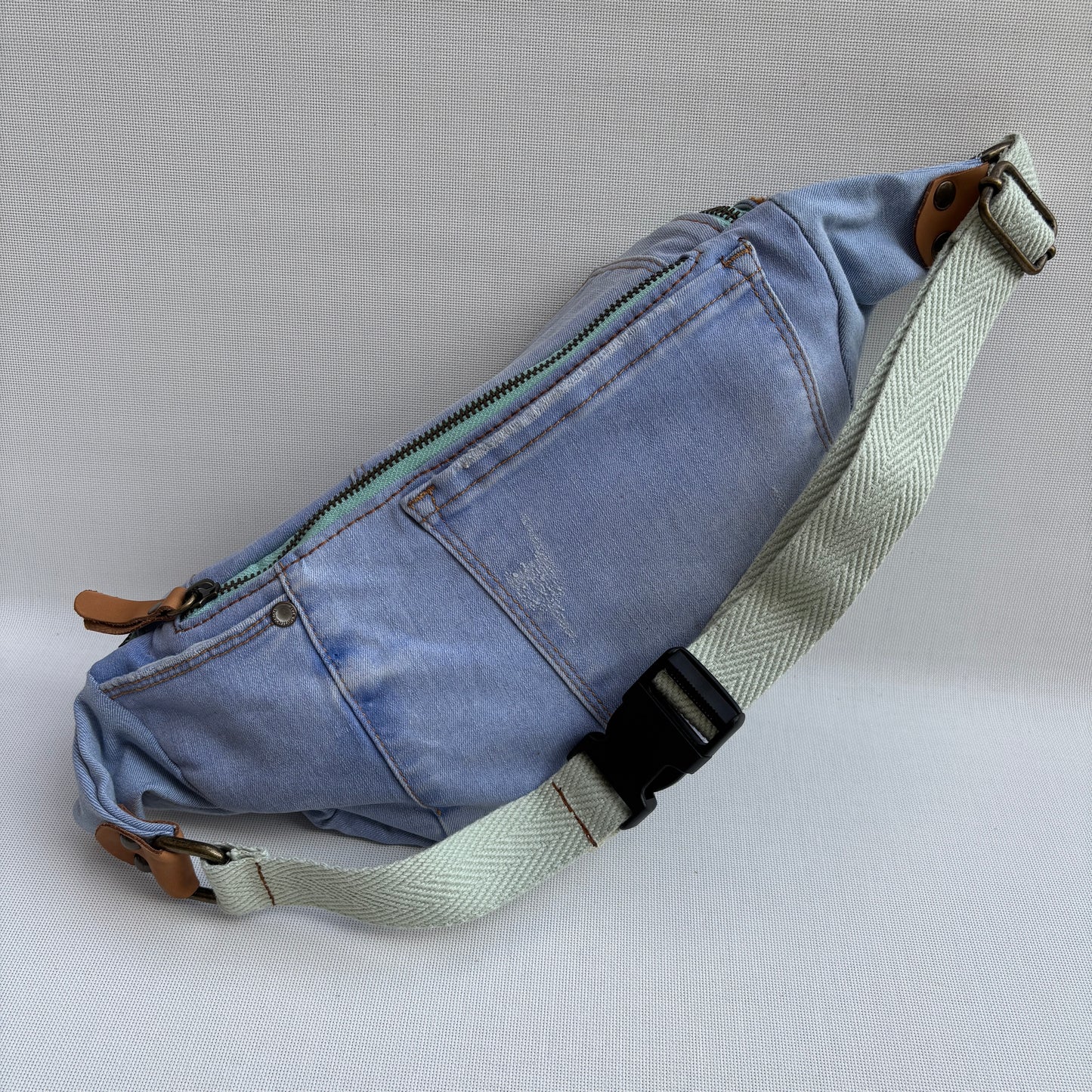 Riñonera RetroChic “Belt Edition” ♻️ Jeans Recycled ♻️ · Edición Limitada · Pieza Única Núm. 18201