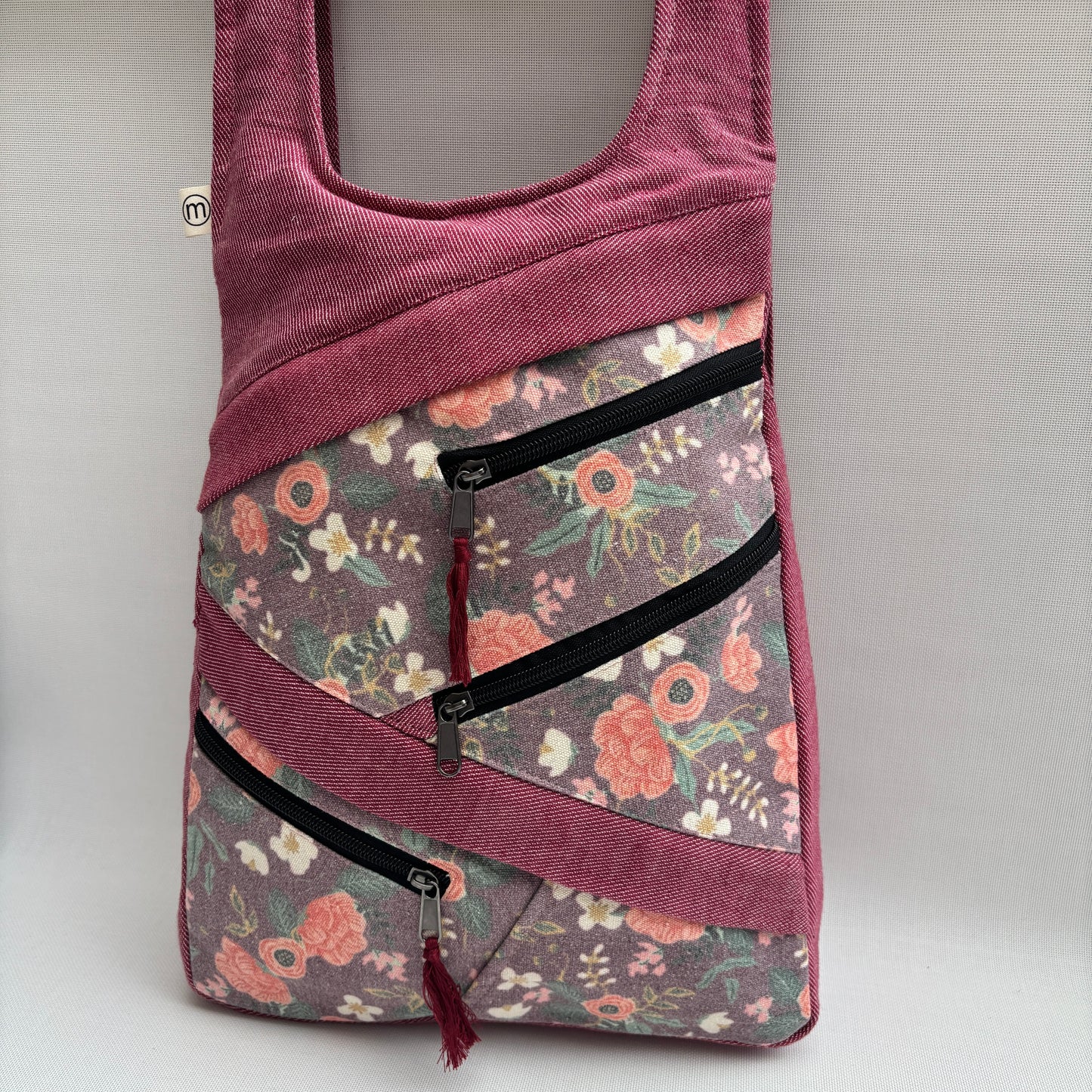 Mochila Multibolsillos "Sagarmatha" Jeans Rosado Rosas · Pieza 17409