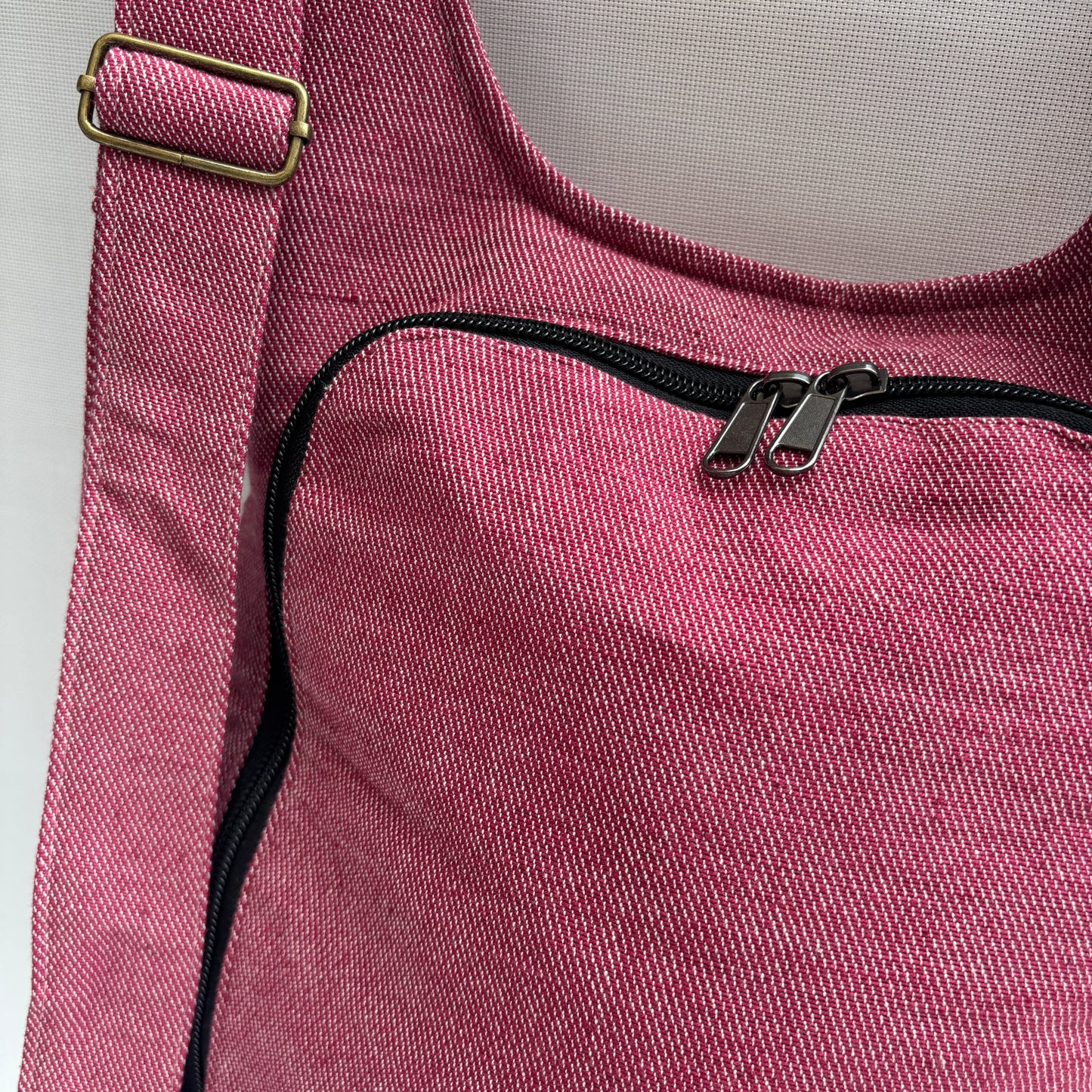 Mochila Multibolsillos "Sagarmatha" Jeans Rosado Rosas · Pieza 17409