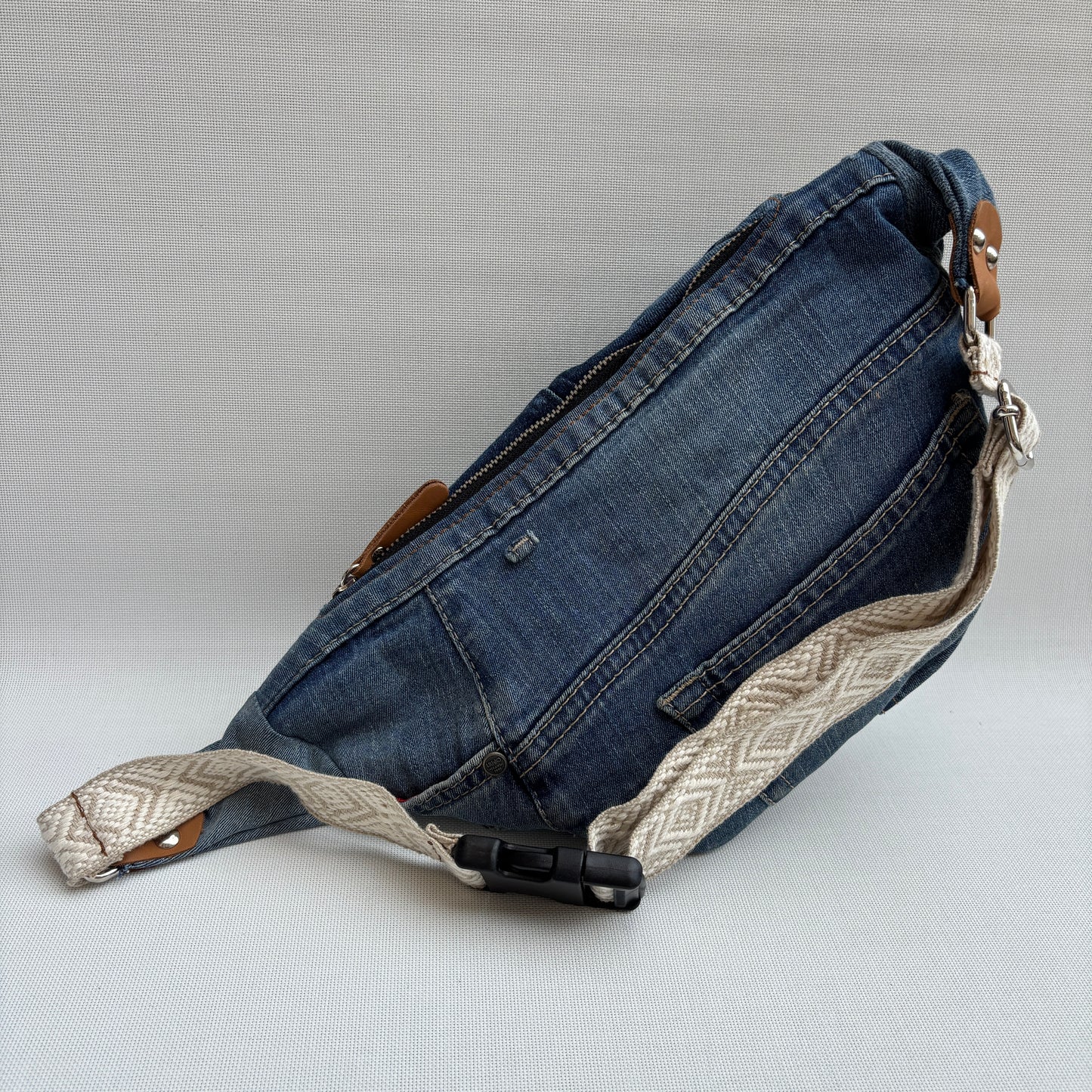 Riñonera RetroChic “Belt Edition” ♻️ Jeans Recycled ♻️ · Edición Limitada · Pieza Única Núm. 18109