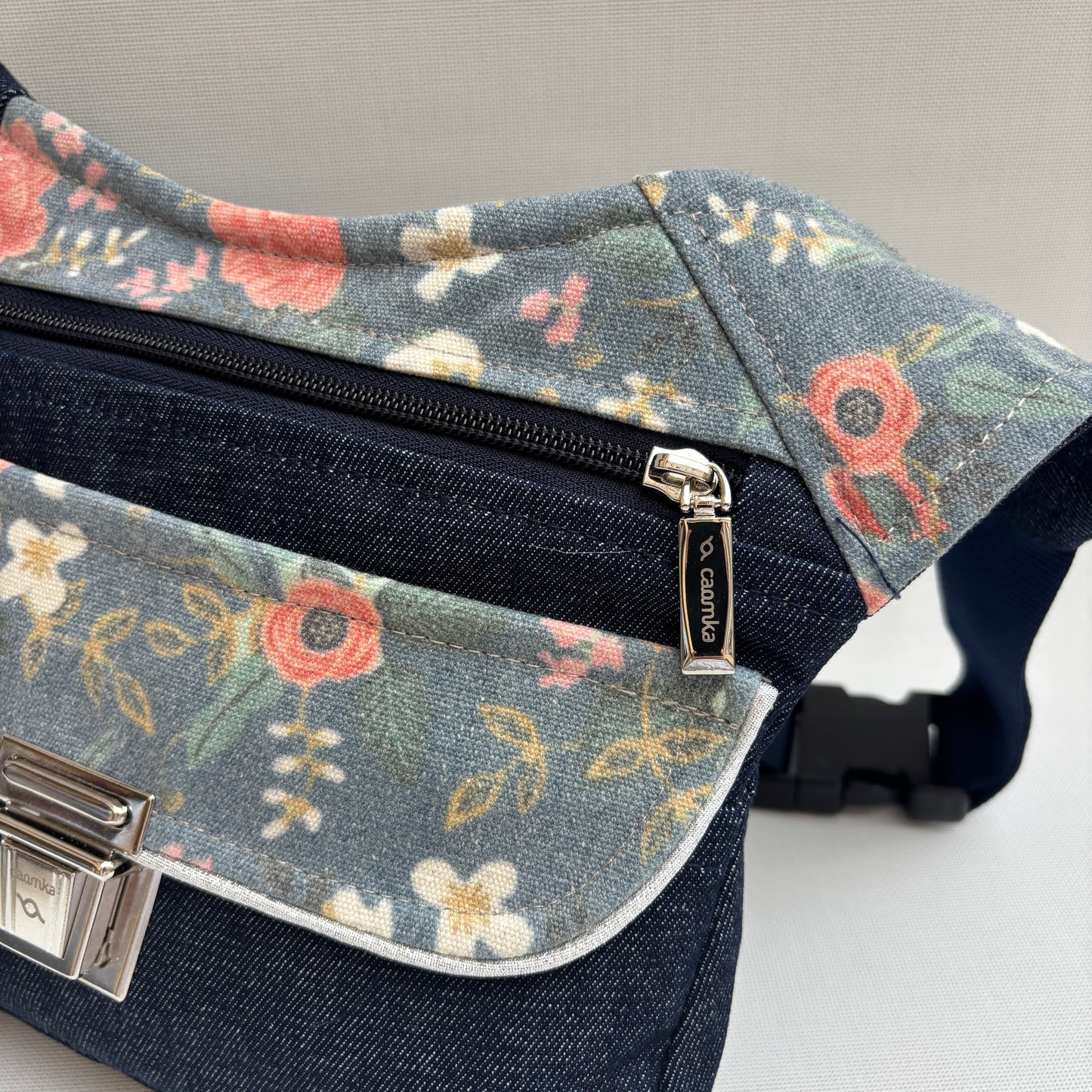 Riñonera "Rosas Nepal Jeans" + Bolsillo trasero · Pieza Única Núm. 17397