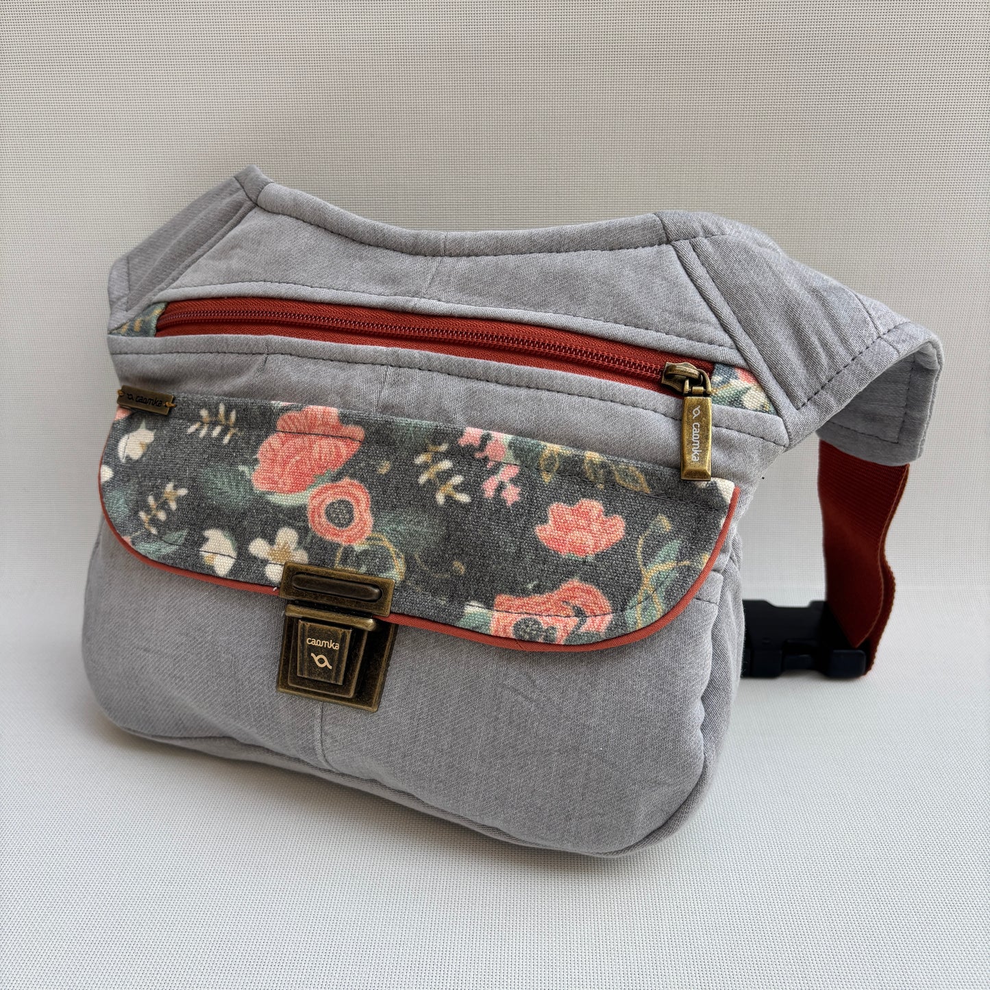 Riñonera "Nepal Rosas ♻️ Jeans Recycled ♻️ · Pieza Única Núm. 17398