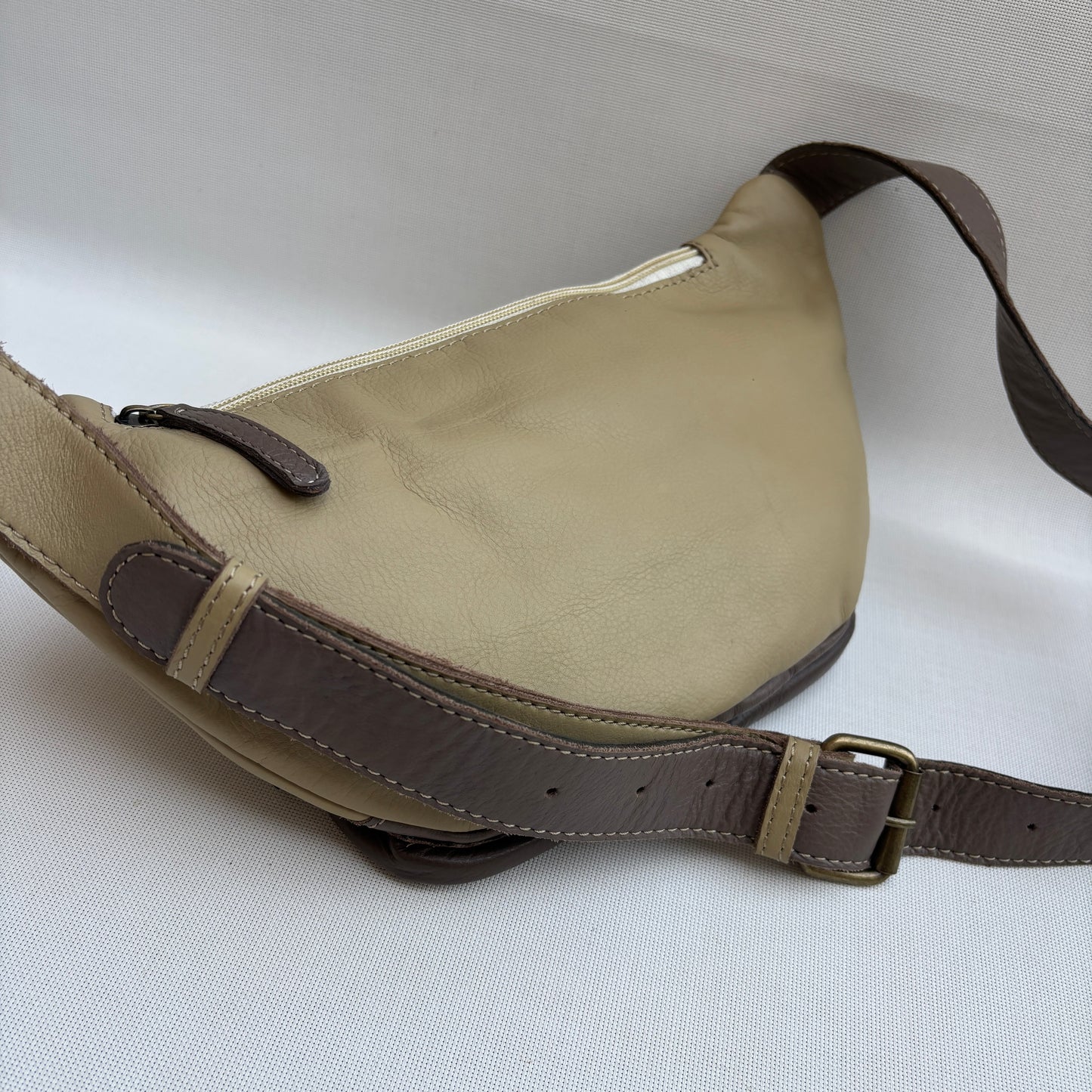 Riñonera RetroChic Analia Elegant Sand · Piel · Pieza Única Núm. 18926