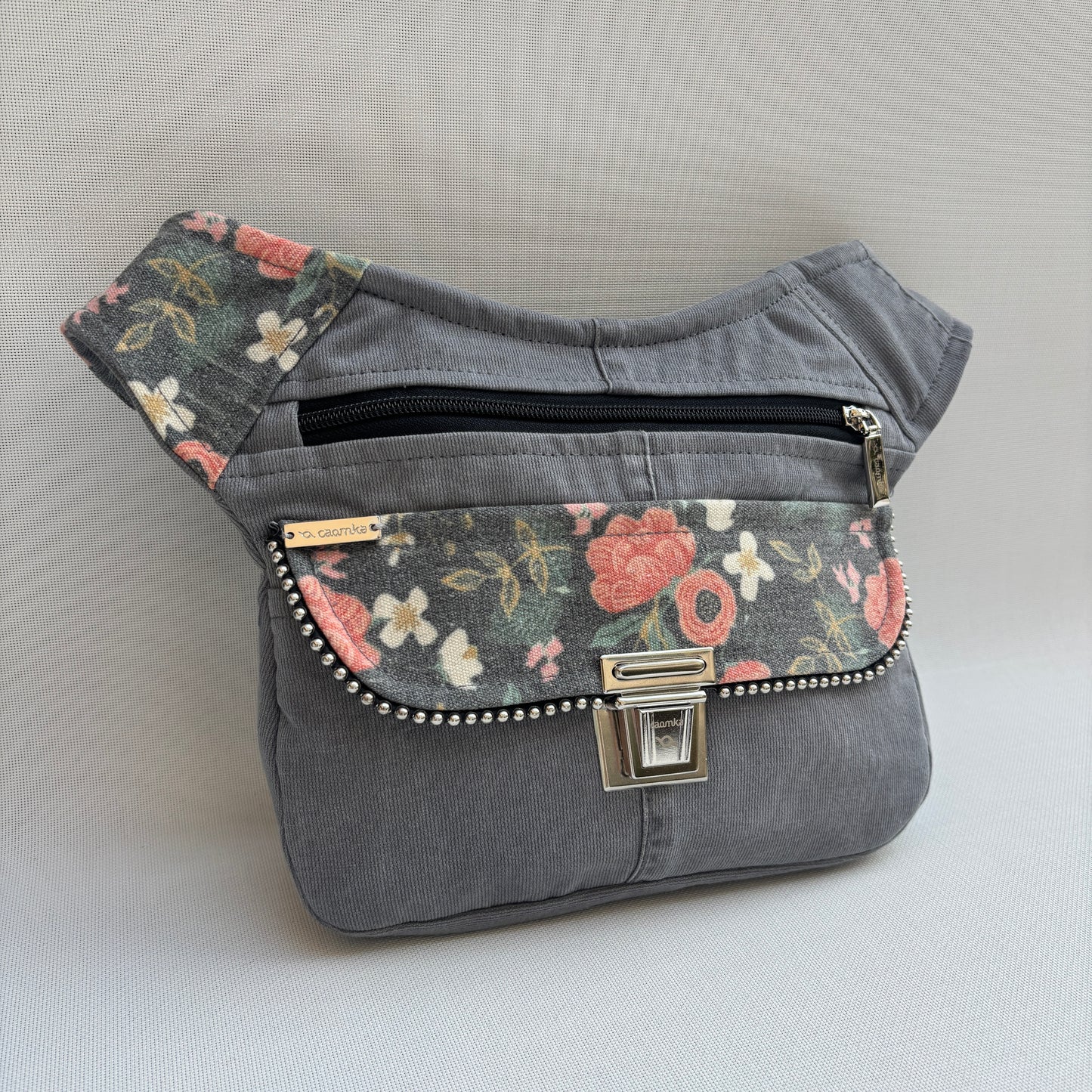Riñonera "Nepal Rosas Top" ♻️ Jeans Recycled ♻️ · Pieza Única Núm. 17400