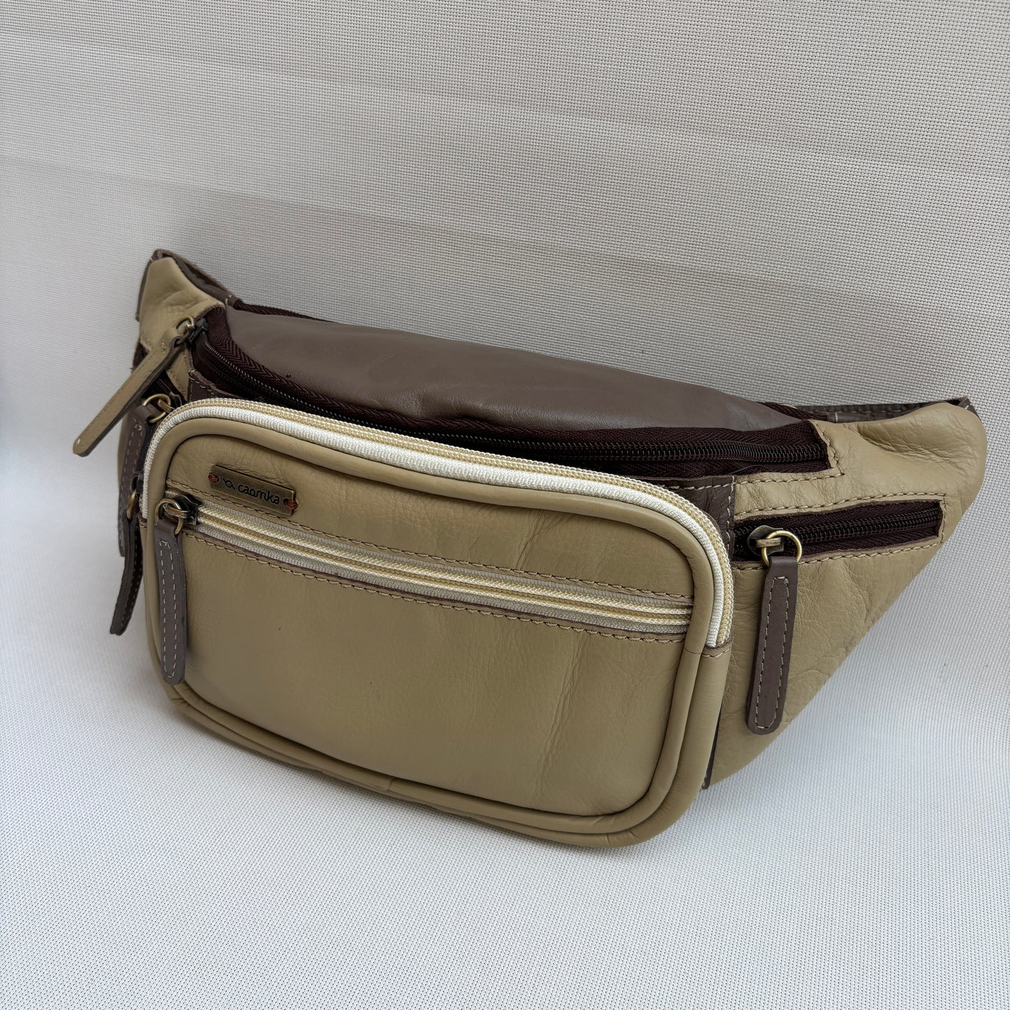 Riñonera RetroChic Analia Elegant Sand · Piel · Pieza Única Núm. 18927