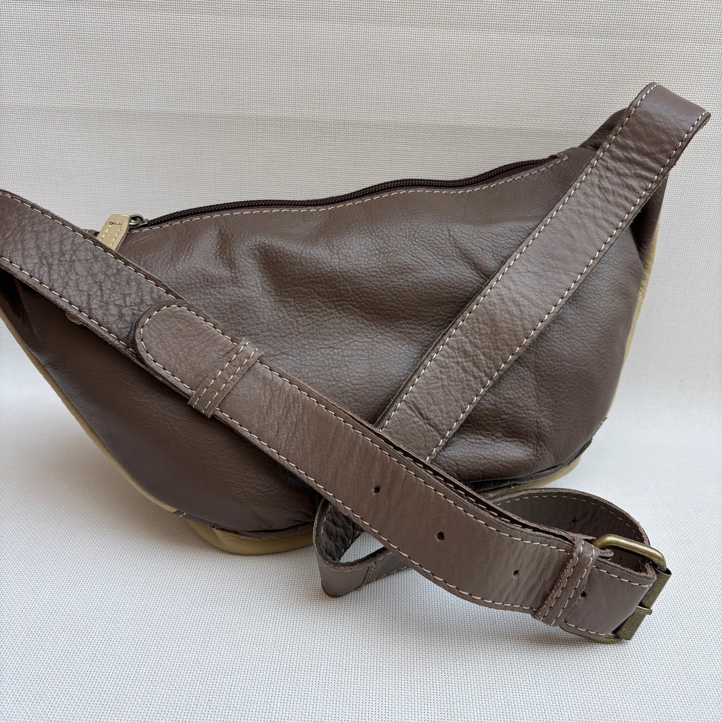 Riñonera RetroChic Analia Elegant Sand · Piel · Pieza Única Núm. 18927