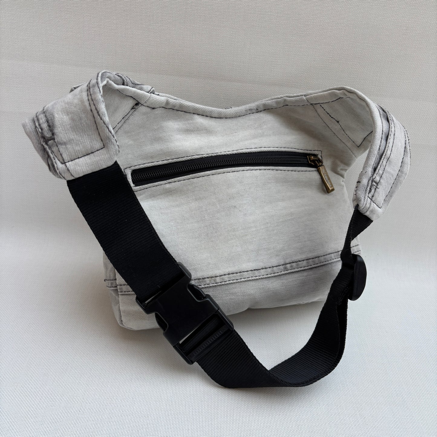 Riñonera "Special ♻️ Jeans Recycled ♻️ " + Bolsillo trasero con cremallera · Pieza Única Núm. 18842