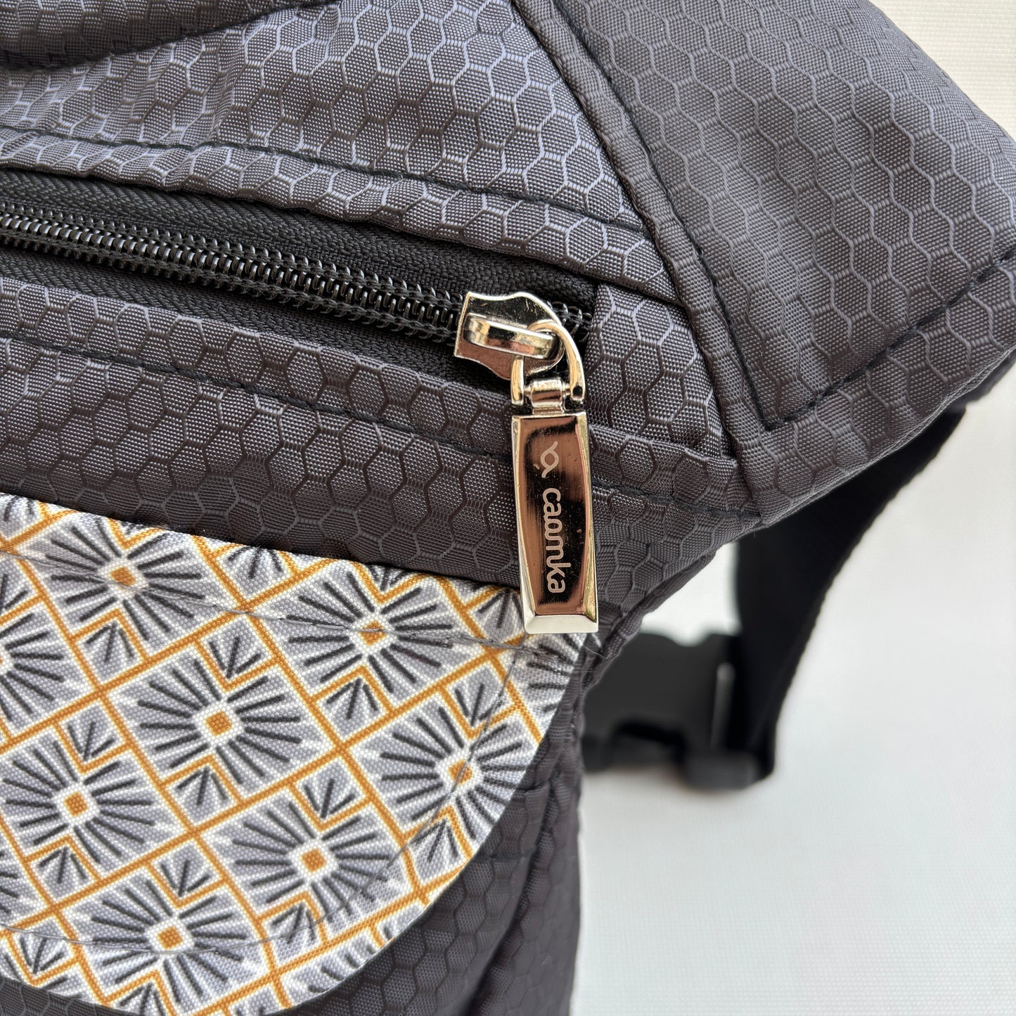 Riñonera "Special Black Geometric" + Bolsillo trasero · Impermeable · Pieza Única Núm. 18983