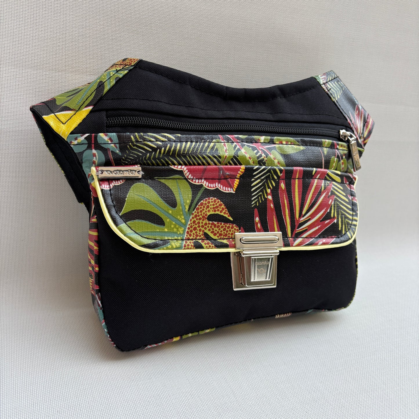 Riñonera "Special Tropical Black" + Bolsillo trasero · Impermeable · Pieza Única Núm. 18980