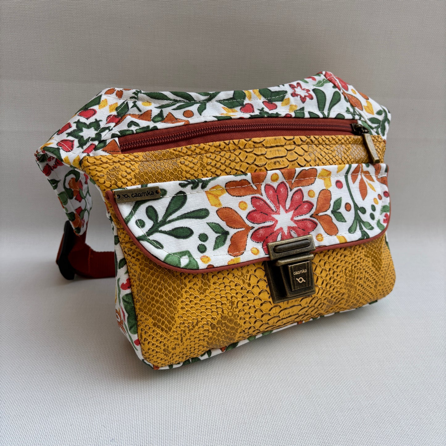 Riñonera "Special Alegria" · Impermeable · + Bolsillo trasero · Pieza Única Núm. 18216