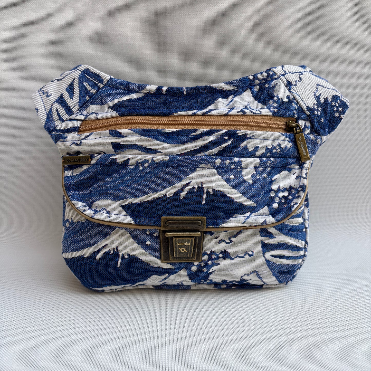 Riñonera "Special Japanese Waves" · Pieza Única Núm. 18139
