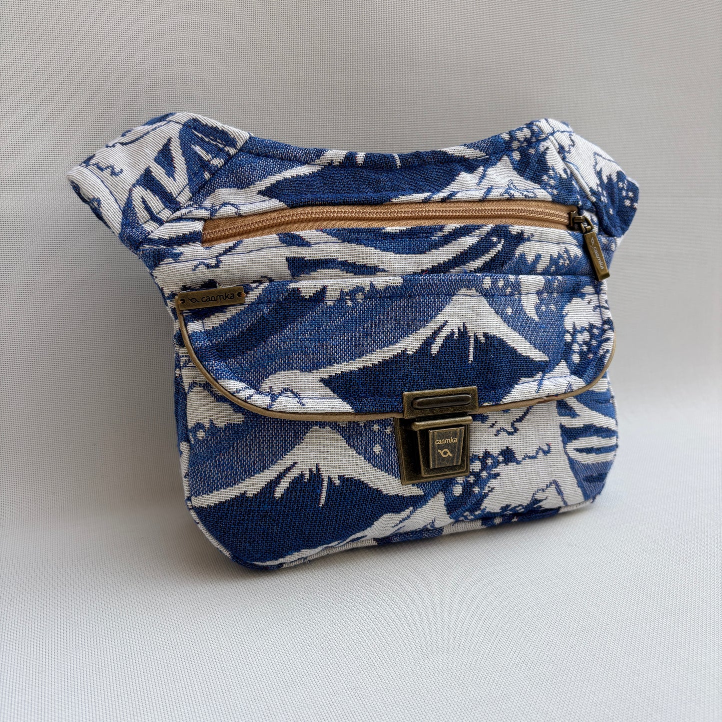 Riñonera "Special Japanese Waves" · Pieza Única Núm. 18139