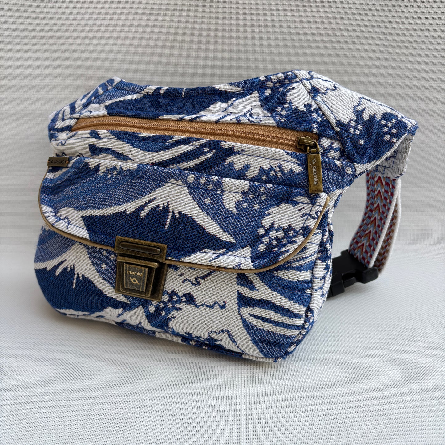Riñonera "Special Japanese Waves" · Pieza Única Núm. 18139
