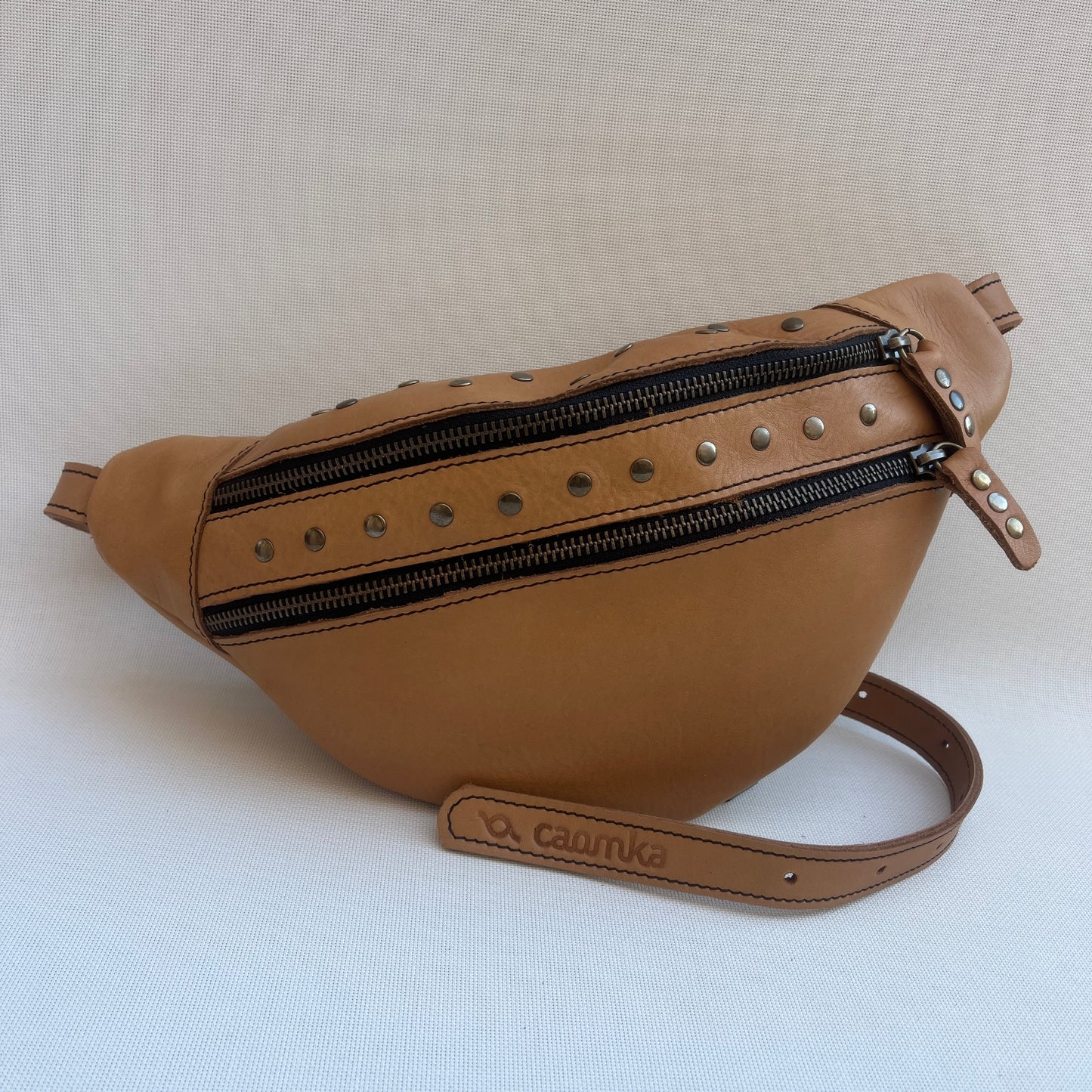Premium Retro Chic Camel · Piel natural BioCuir® · Pieza Exclusiva Núm. 14898