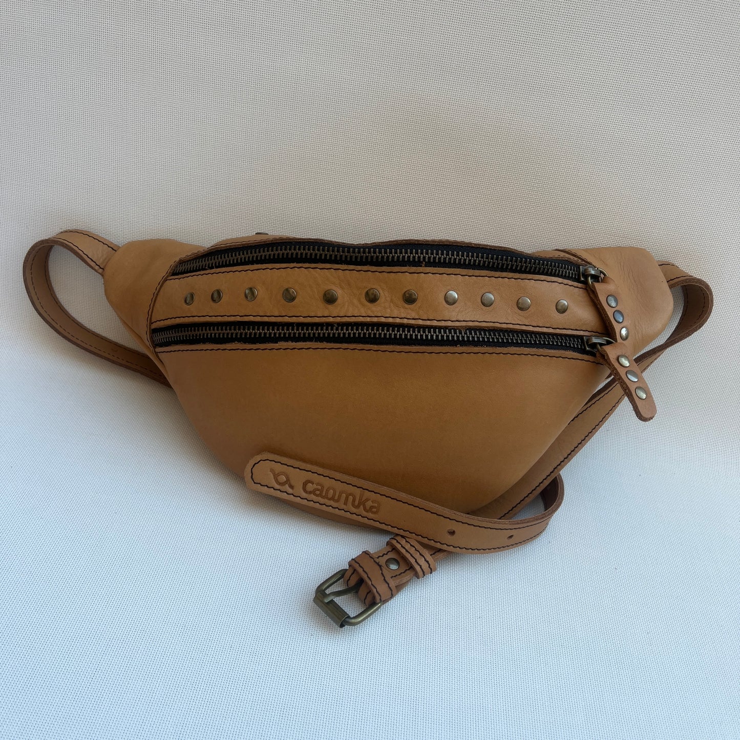 Premium Retro Chic Camel · Piel natural BioCuir® · Pieza Exclusiva Núm. 14898
