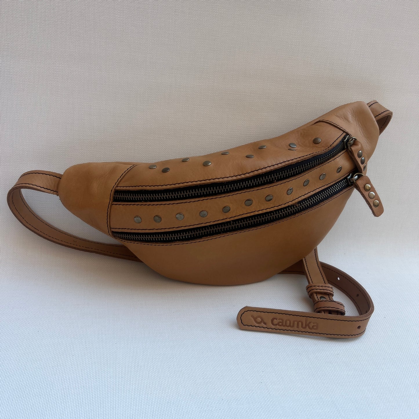 Premium Retro Chic Camel · Piel natural BioCuir® · Pieza Exclusiva Núm. 14898