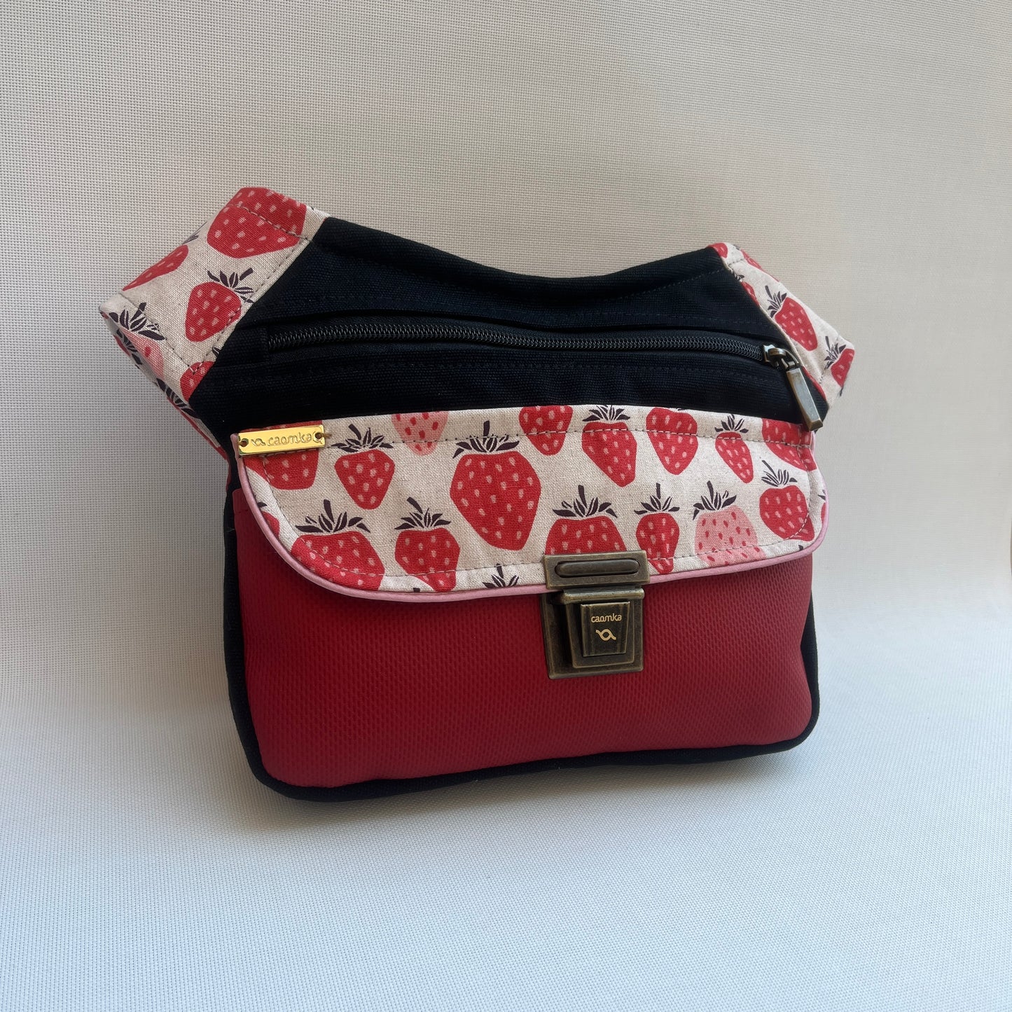 Special Strawberries · Polipiel y algodón + Bolsillo trasero · Pieza Única Núm. 14918