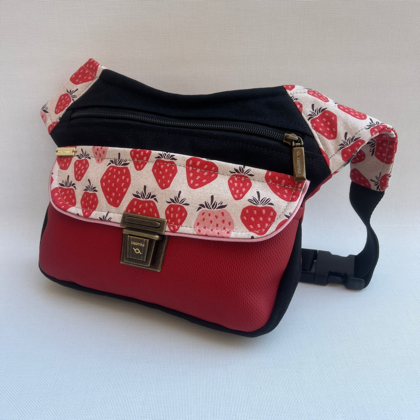 Special Strawberries · Polipiel y algodón + Bolsillo trasero · Pieza Única Núm. 14918
