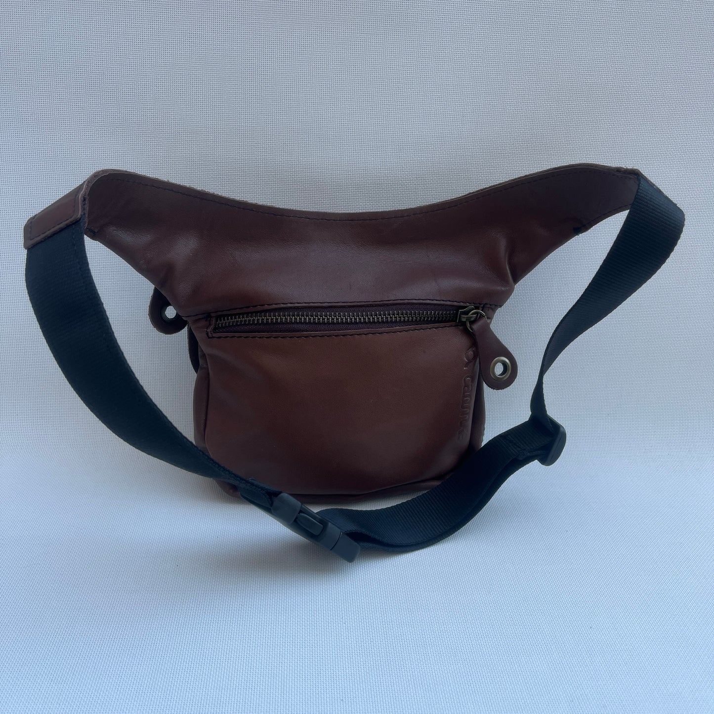 Mini Classic Brown & Old Gold · Piel natural BioCuir® · Pieza Exclusiva Núm. 14887