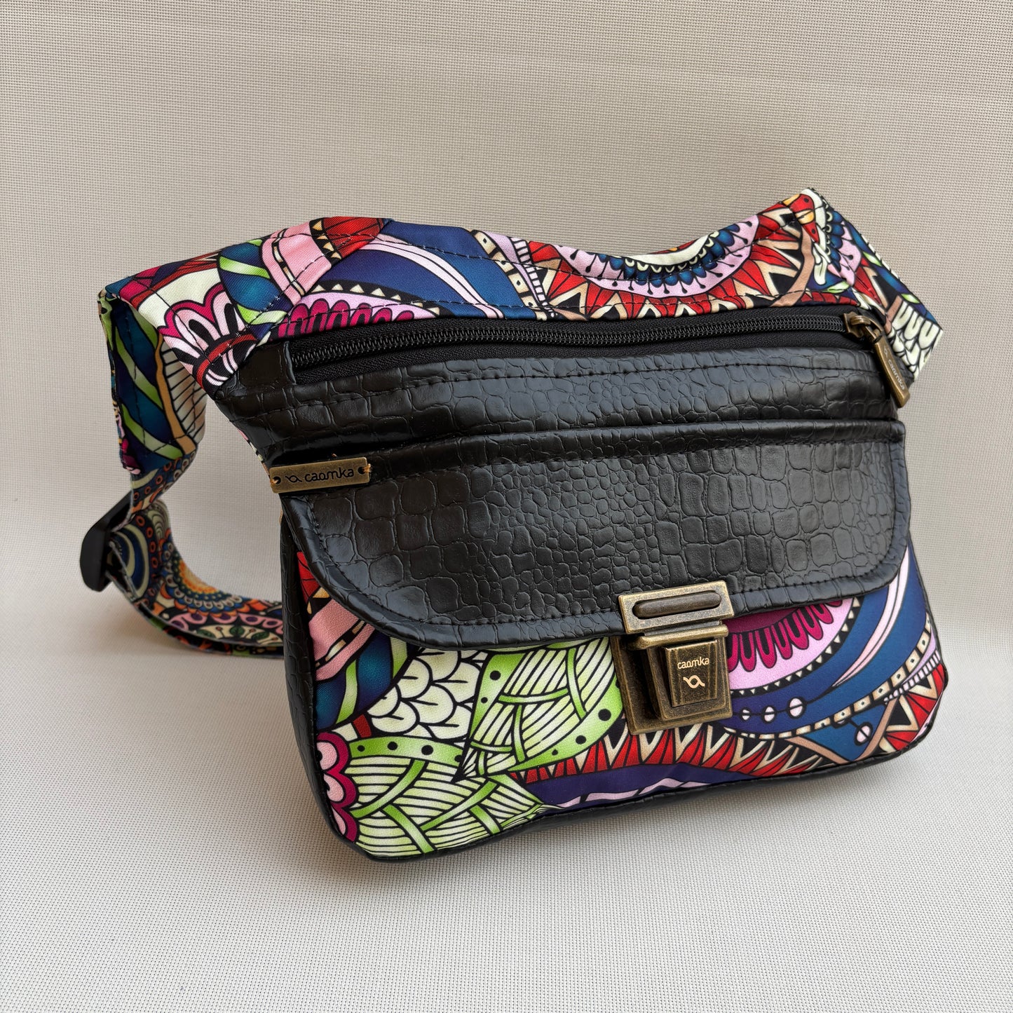 Riñonera "Special Black & Mandalas Top" · Pieza Única Núm. 18210