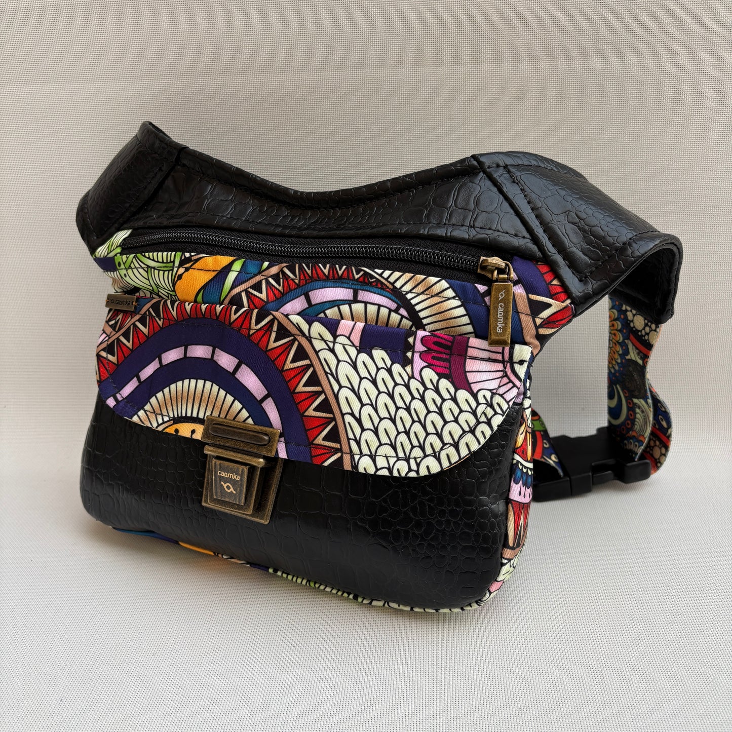 Riñonera "Special Mandalas Black Top" + Bolsillo trasero · Polipiel · Pieza Única Núm. 18195