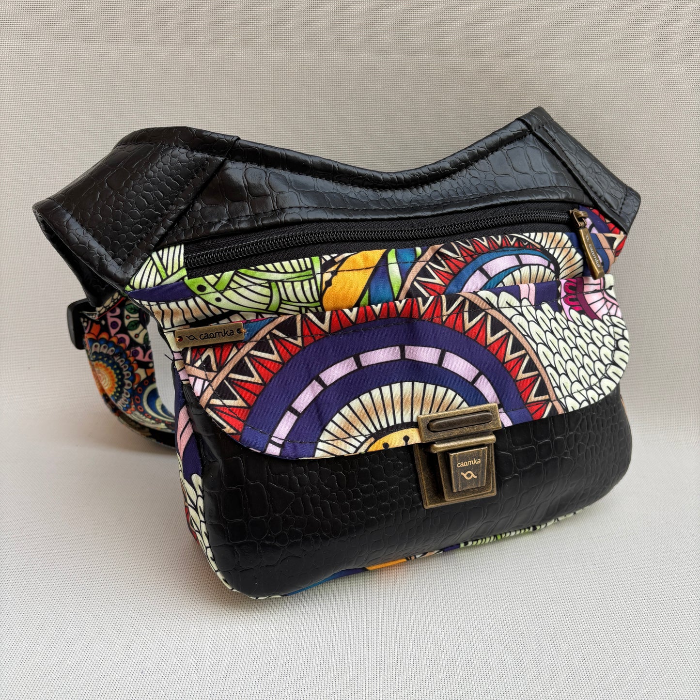Riñonera "Special Mandalas Black Top" + Bolsillo trasero · Polipiel · Pieza Única Núm. 18195