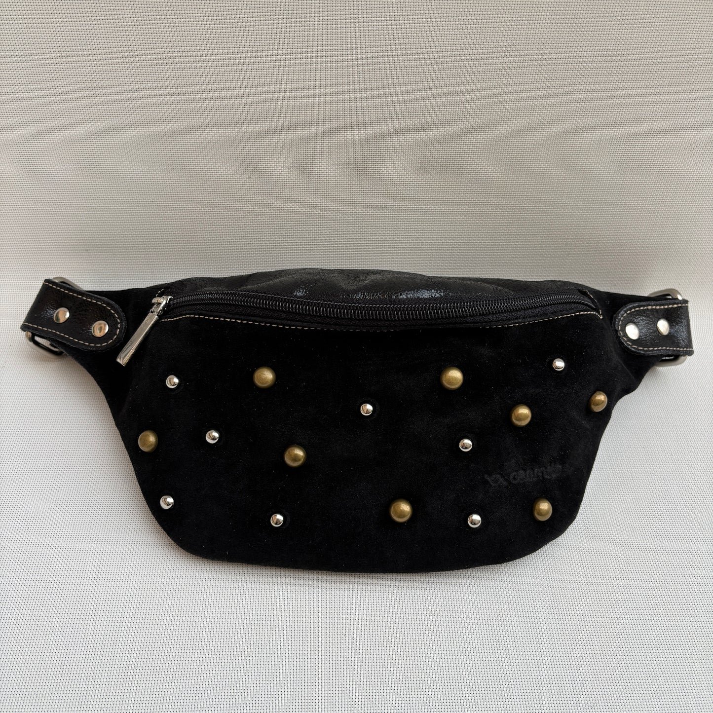 Riñonera RetroChic "Elegant Black Party 2026" · Piel / Cuero · Pieza Exclusiva Núm. 18222