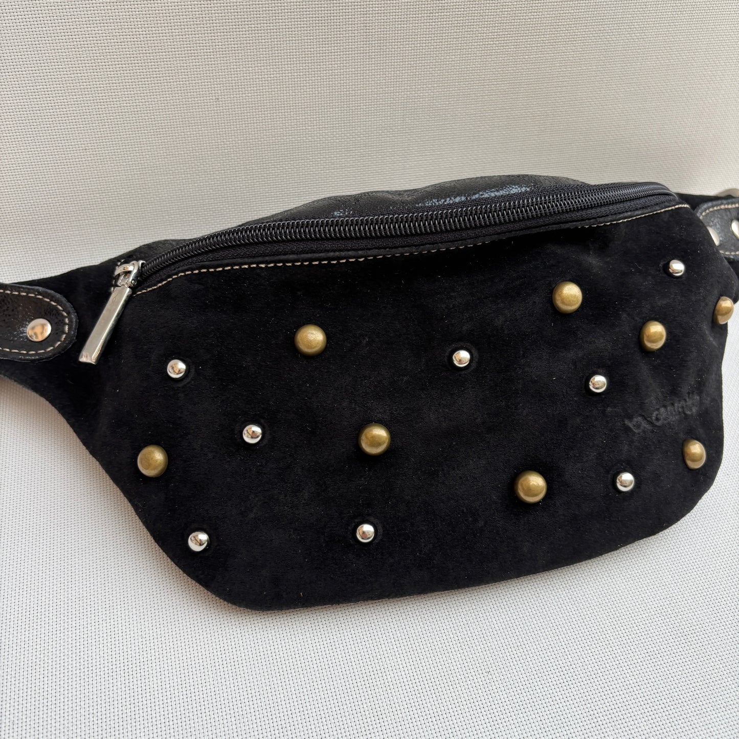 Riñonera RetroChic "Elegant Black Party 2026" · Piel / Cuero · Pieza Exclusiva Núm. 18222