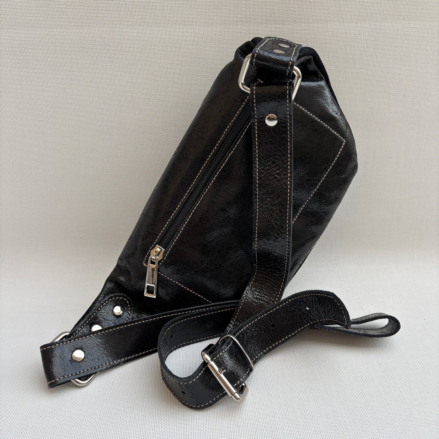Riñonera RetroChic "Elegant Black Party 2026" · Piel / Cuero · Pieza Exclusiva Núm. 18222