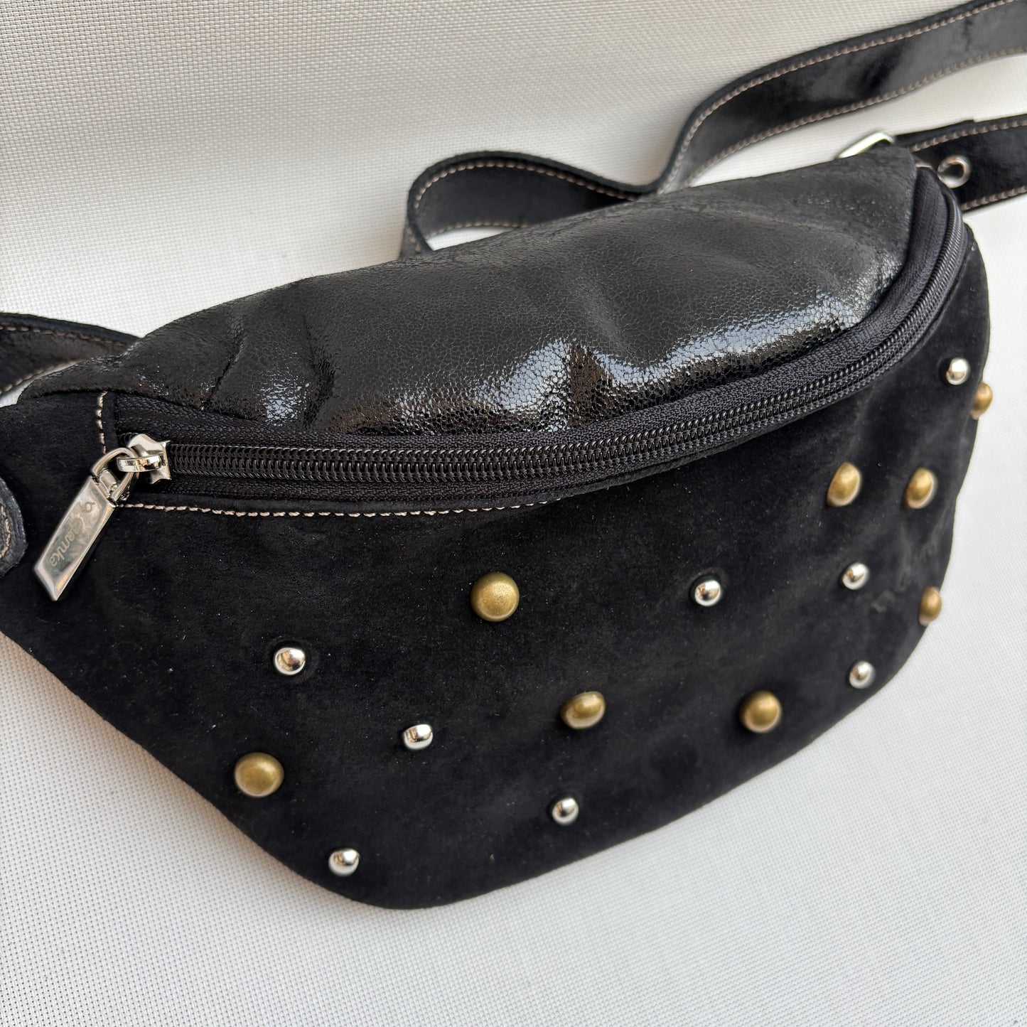 Riñonera RetroChic "Elegant Black Party 2026" · Piel / Cuero · Pieza Exclusiva Núm. 18222