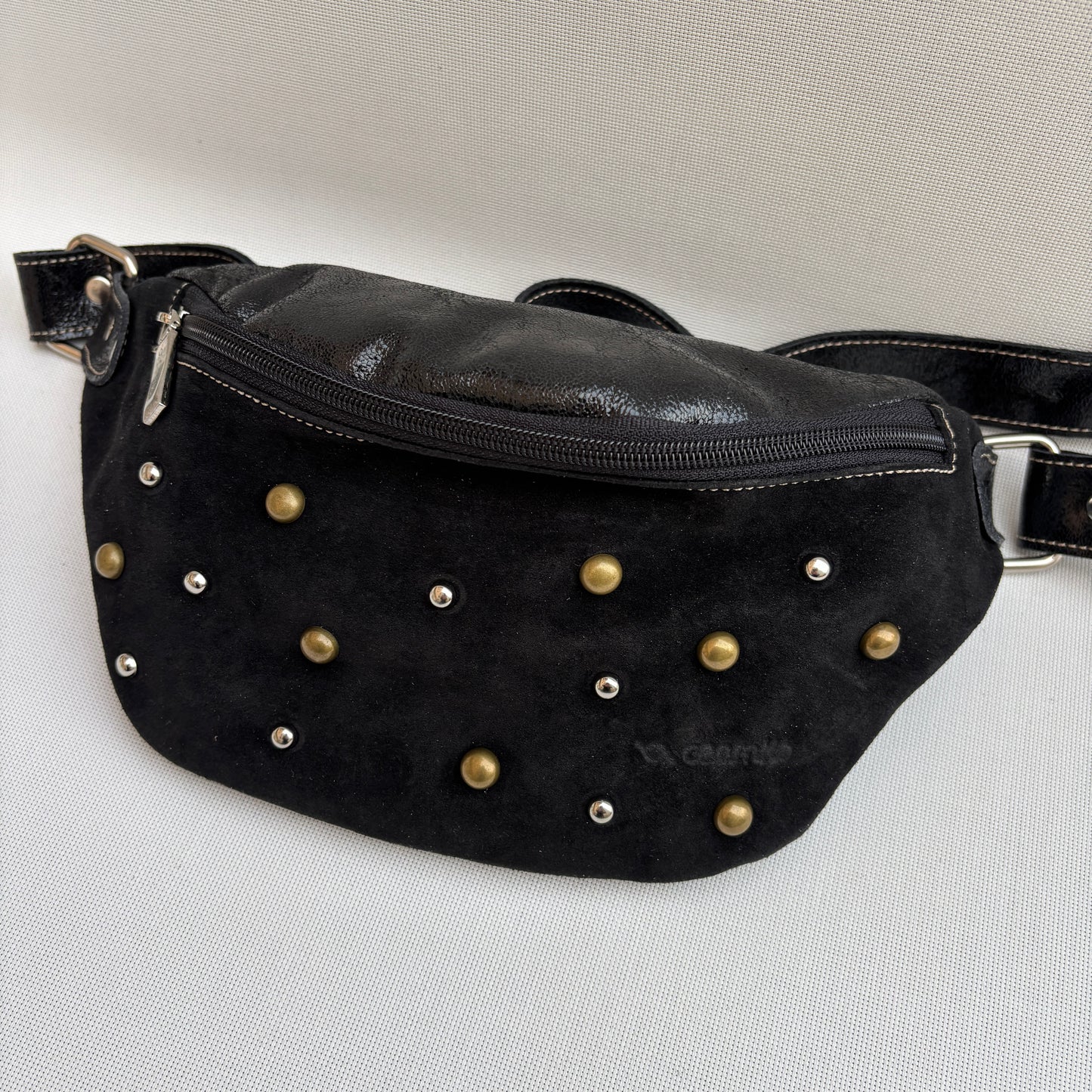 Riñonera RetroChic "Elegant Black Party 2026" · Piel / Cuero · Pieza Exclusiva Núm. 18222