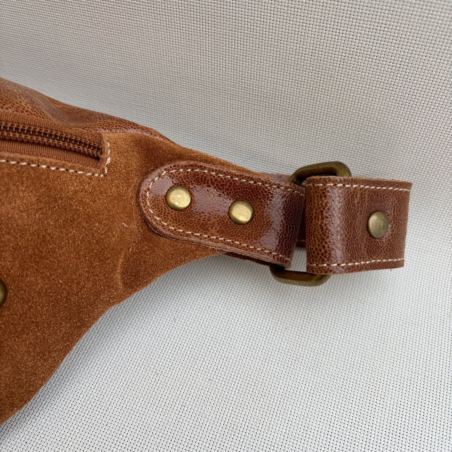 Riñonera RetroChic "Elegant Brown Party 2026" · Piel / Cuero · Pieza Exclusiva Núm. 18223